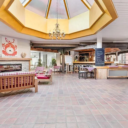 Tonbach 110, Schwimmbad, Sauna, Solarium, Balkon דירה